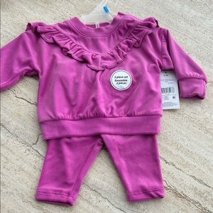 NEW Pink Ruffled Baby Outfit Set Super soft size 0-3 months